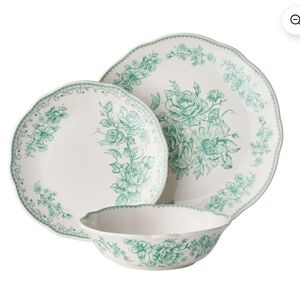 The Pioneer Woman Green Floral Porcelain Dinnerware Set